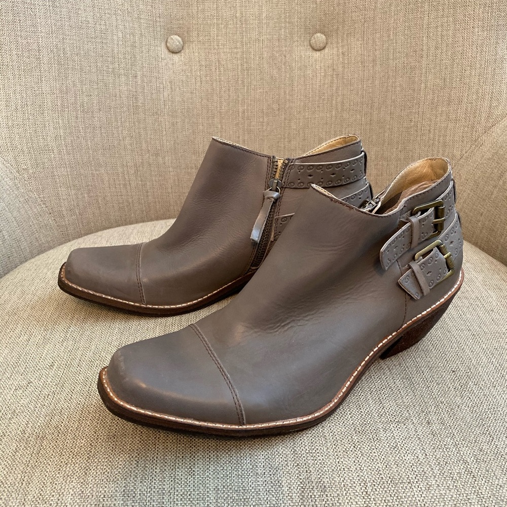 NWOT Anthropologie Latigo leather grey boots, 10